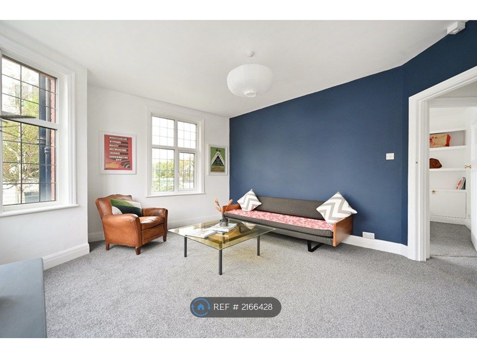 Property photo 1 of 12 Lounge