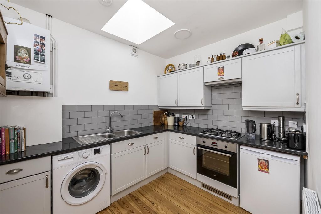Property photo 3 of 18 Kitchen