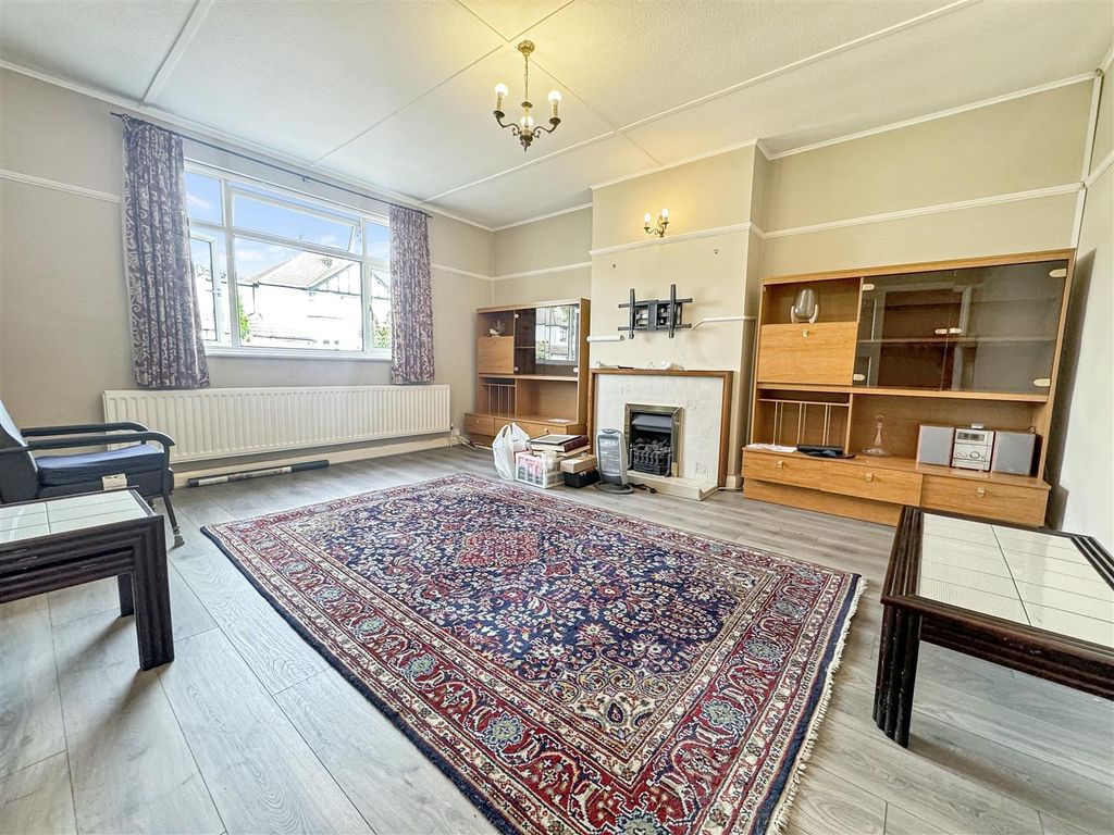 Property photo 2 of 9 Living.Jpeg