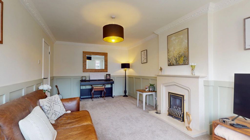 Property photo 3 of 37 4676374