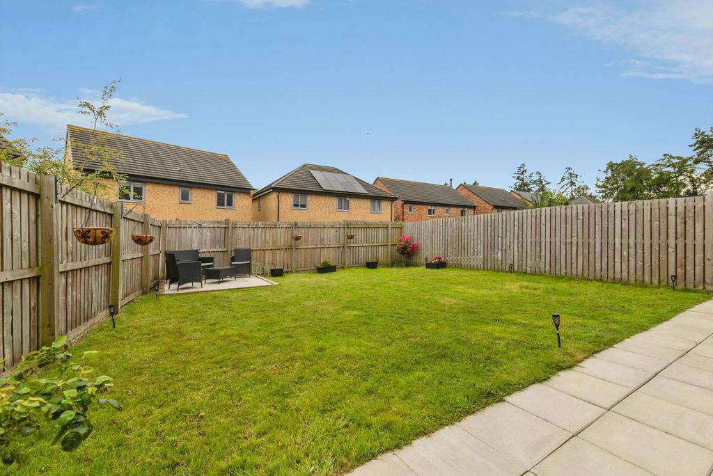 Property photo 2 of 23