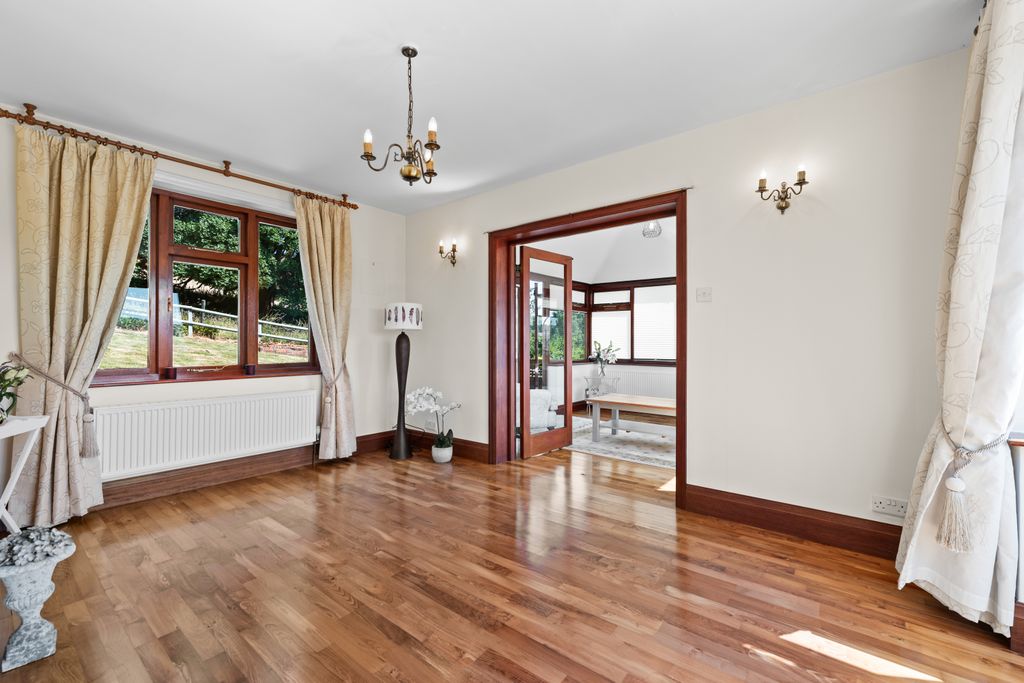 Property photo 3 of 25