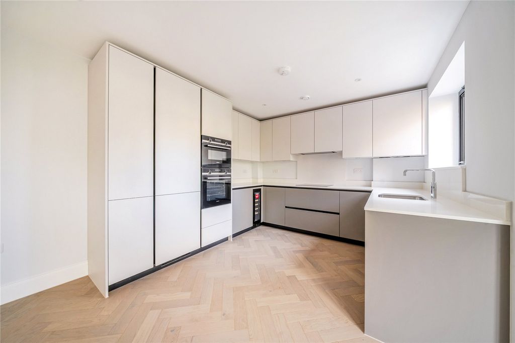 Property photo 3 of 9 Kitchen