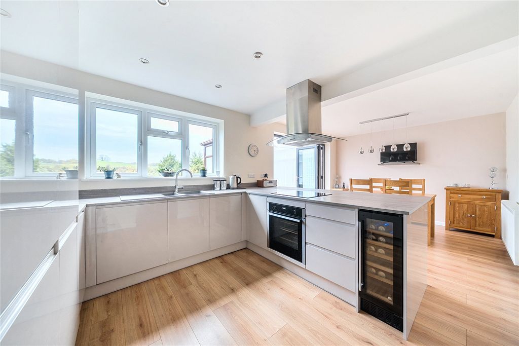 Property photo 2 of 21 Picture No. 17