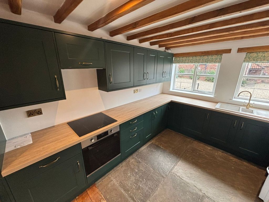 Property photo 3 of 8 Kitchen