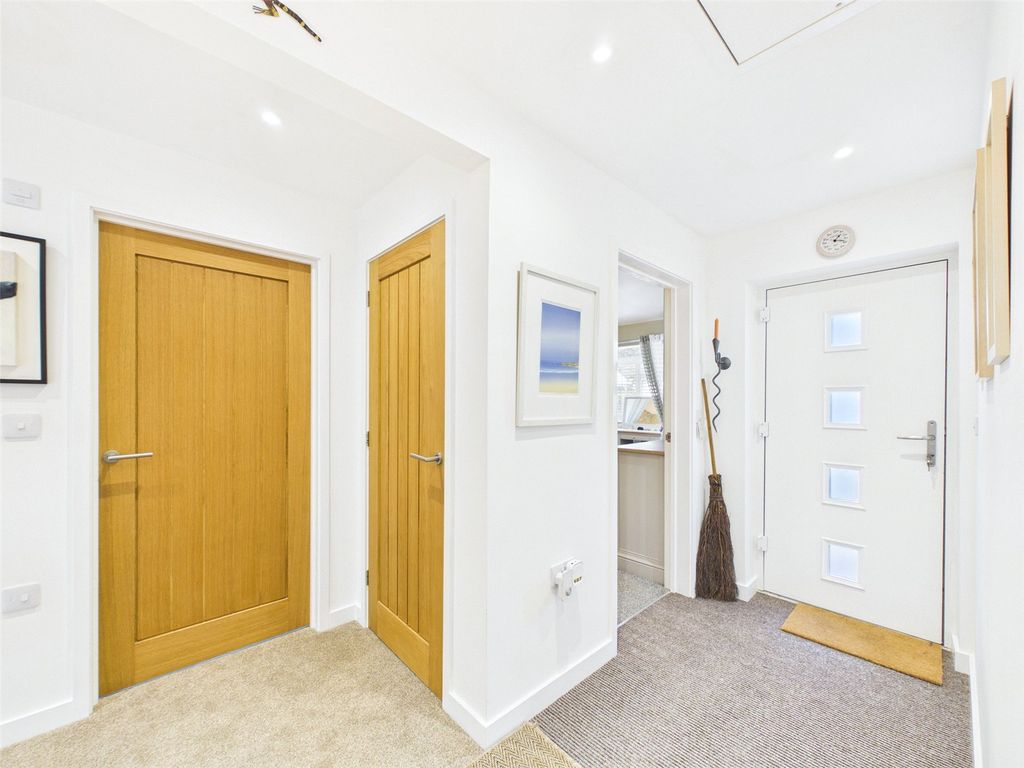 Property photo 3 of 19 Picture No. 18