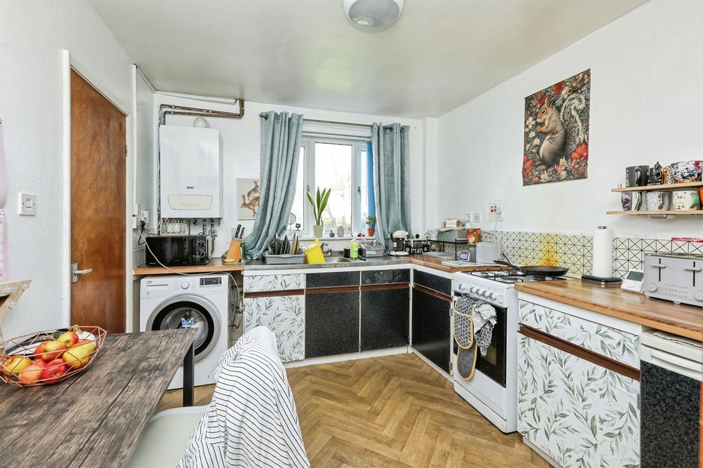 Property photo 3 of 12