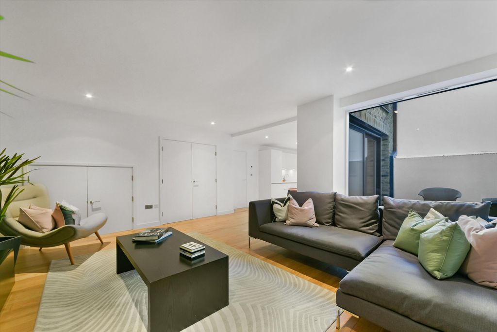 Property photo 3 of 16 Image