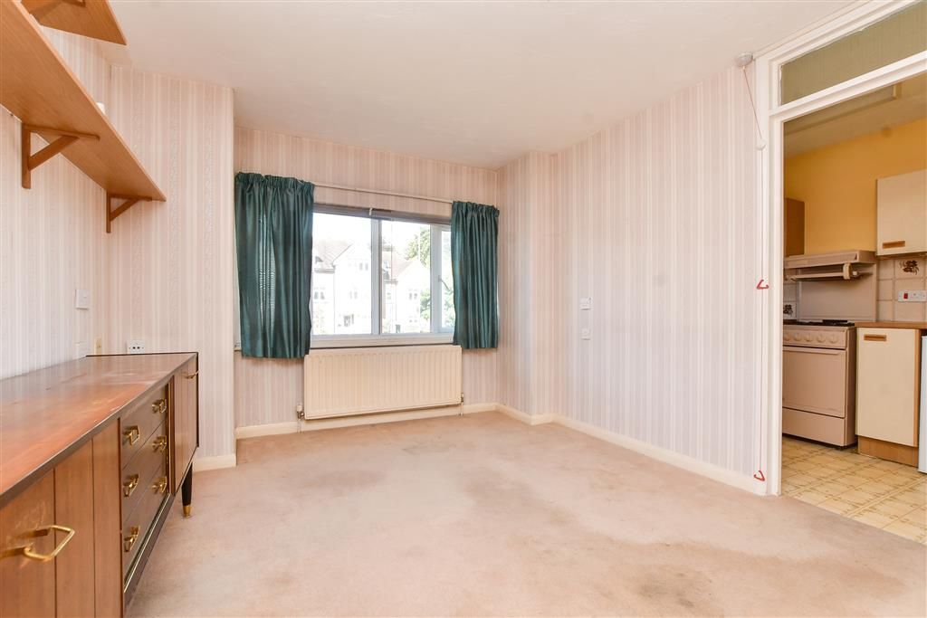 Property photo 3 of 12 Living / Dining / Bedroom