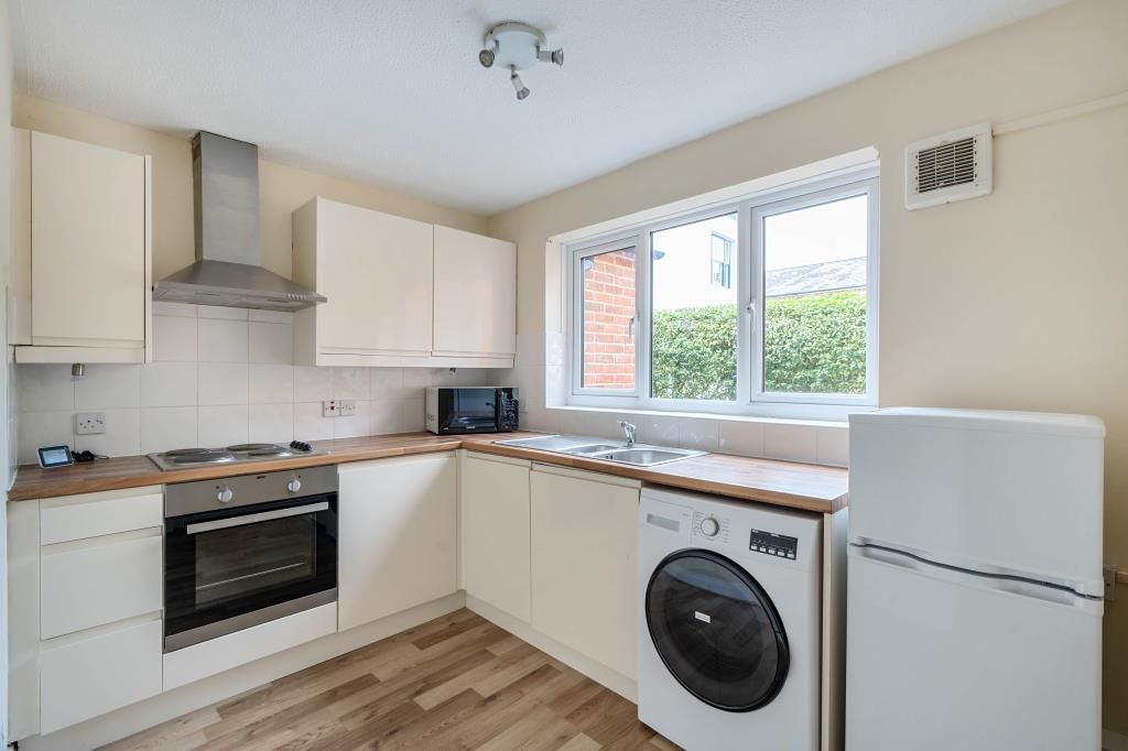 Property photo 2 of 10 Kitchen
