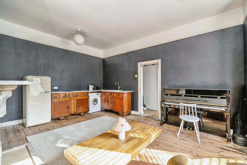 Property photo 3 of 3