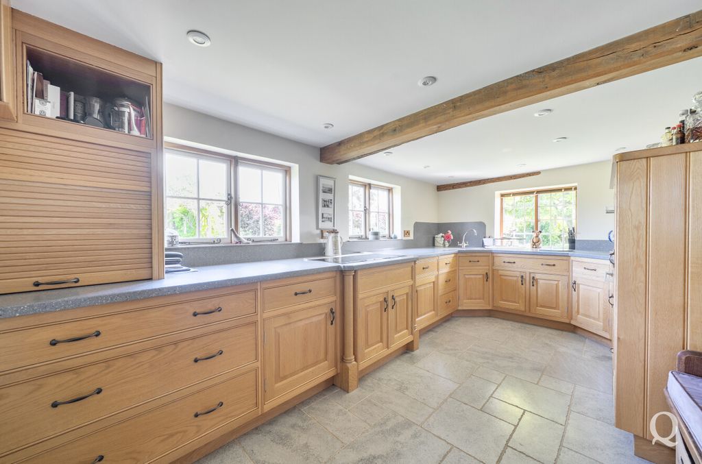 Property photo 3 of 54 0F20499E-Ea84-4B4...