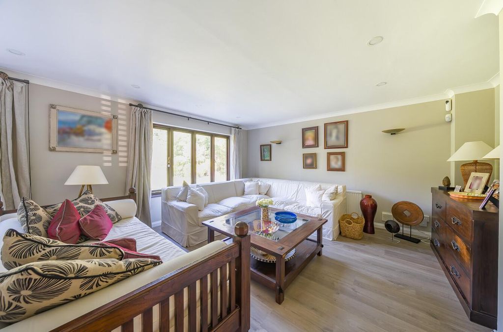 Property photo 3 of 19 Davidson Frost-Wellings, Dfw, Gordon Avenue, Stanm