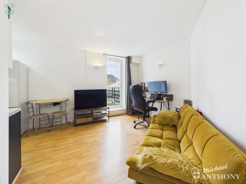 Property photo 3 of 10 5E91249465A0476Db25E150F2Fc6Dbda_80_Cam03852G0-Pr0570-Still005