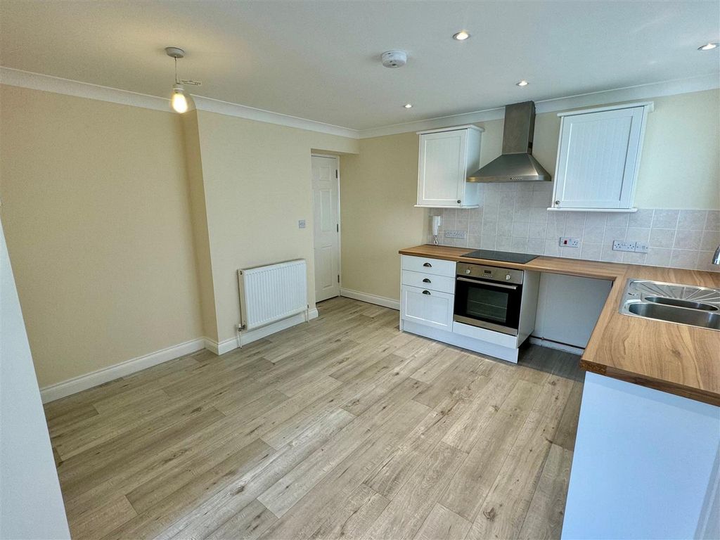 Property photo 3 of 8 7 Fistral Wave Kitchen