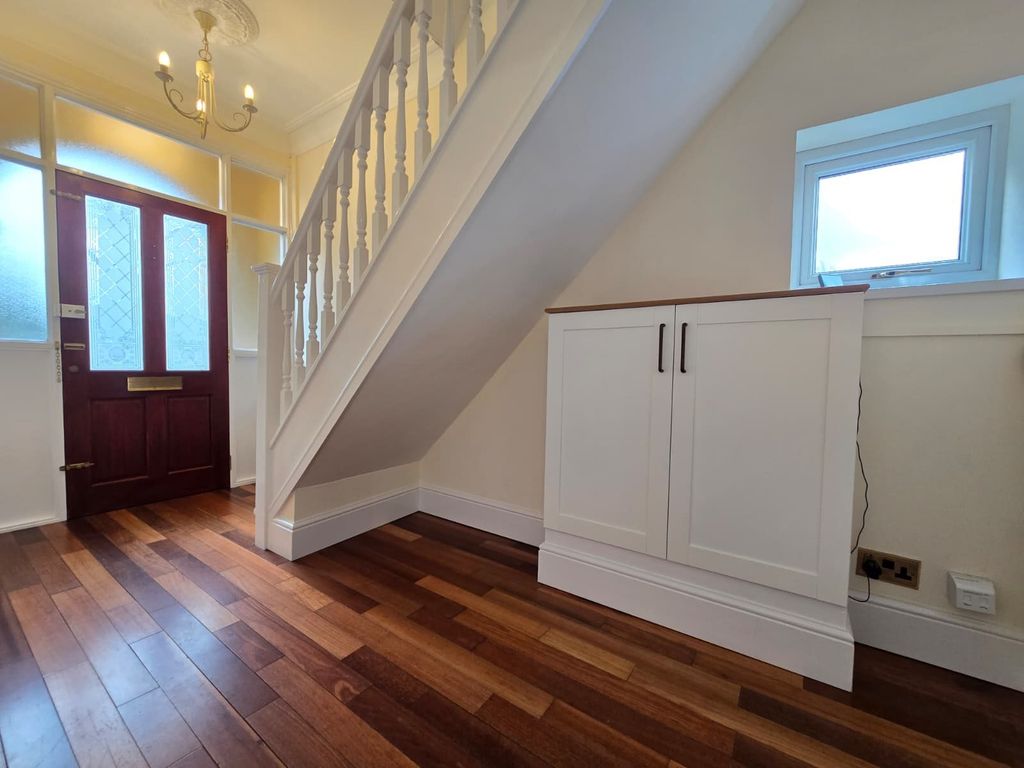 Property photo 2 of 17 Hallway