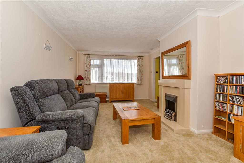 Property photo 1 of 14 Lounge