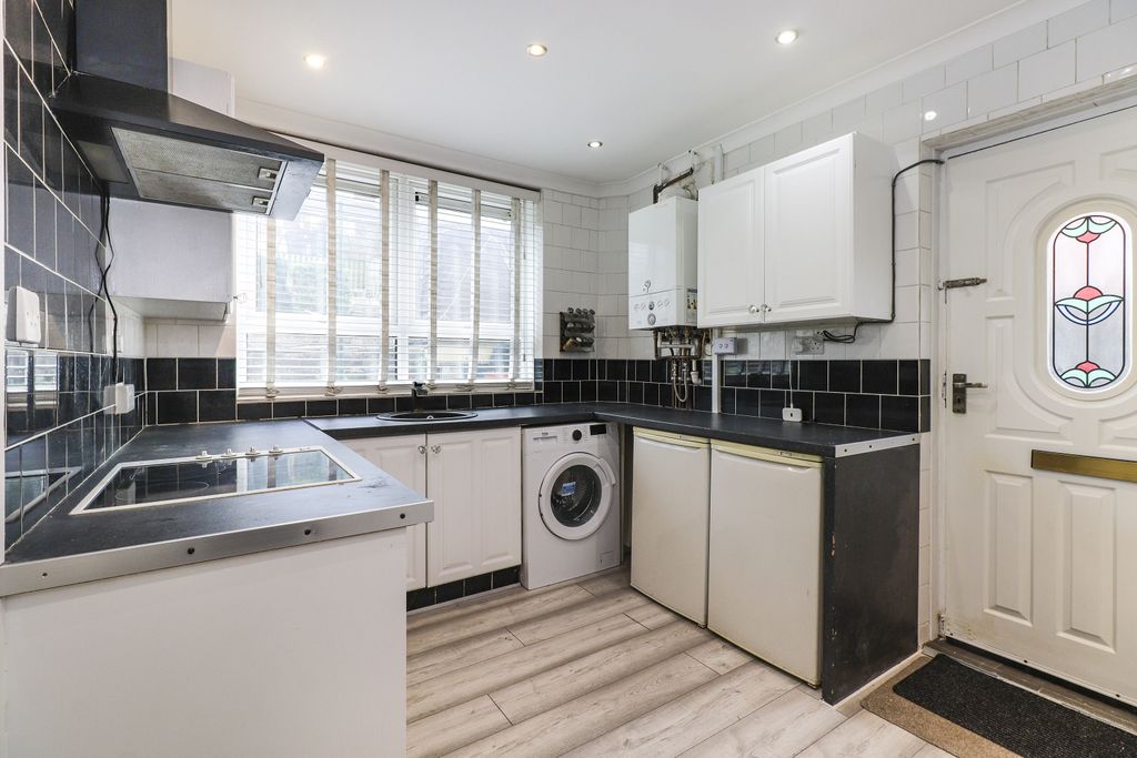 Property photo 2 of 18 Kitchen