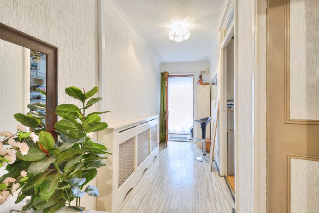 Property photo 3 of 27