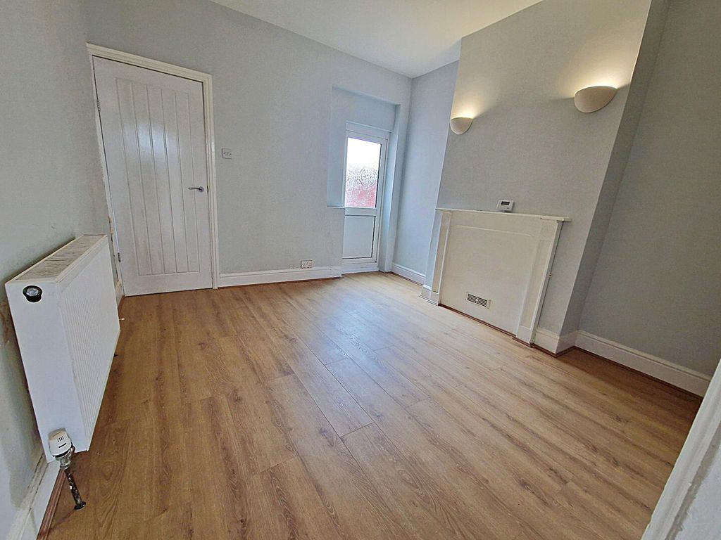 Property photo 3 of 7 Living Room