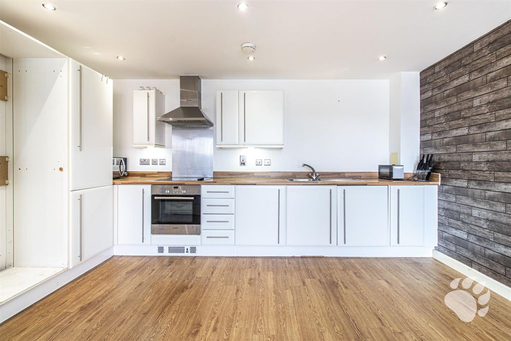 Property photo 2 of 14 Kitchen