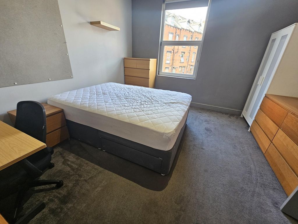 Property photo 3 of 16 A Spacious Double Bedroom Featuring A Comfortable ...