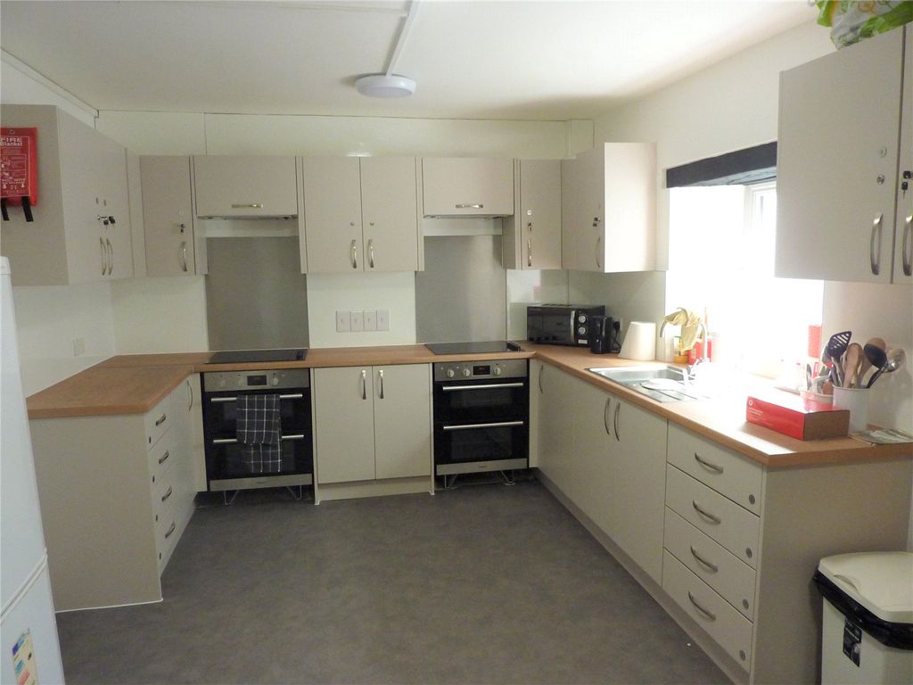 Property photo 3 of 6 Kitchen