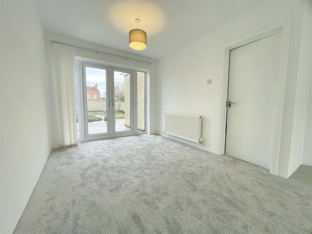 Property photo 3 of 20 Dining Area