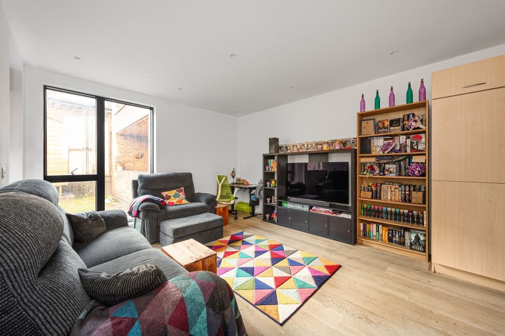 Property photo 1 of 8 094A9309