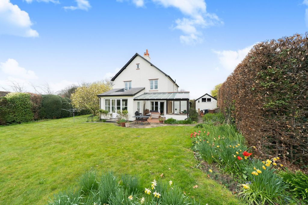 Property photo 2 of 20