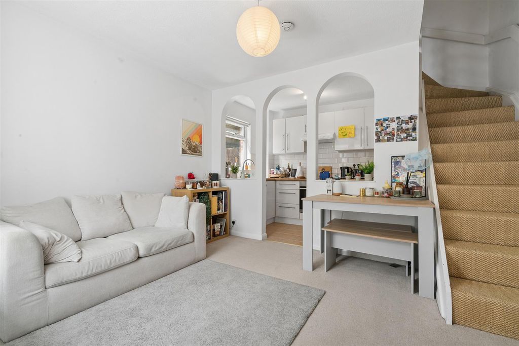 Property photo 2 of 11 24 Sutherland Drive Sw19 Reception 2.Jpg