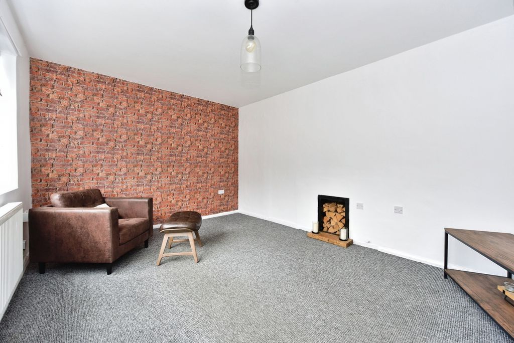 Property photo 2 of 17 Photo