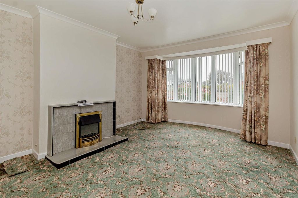 Property photo 2 of 10 8667814-Interior08-800.Jpg