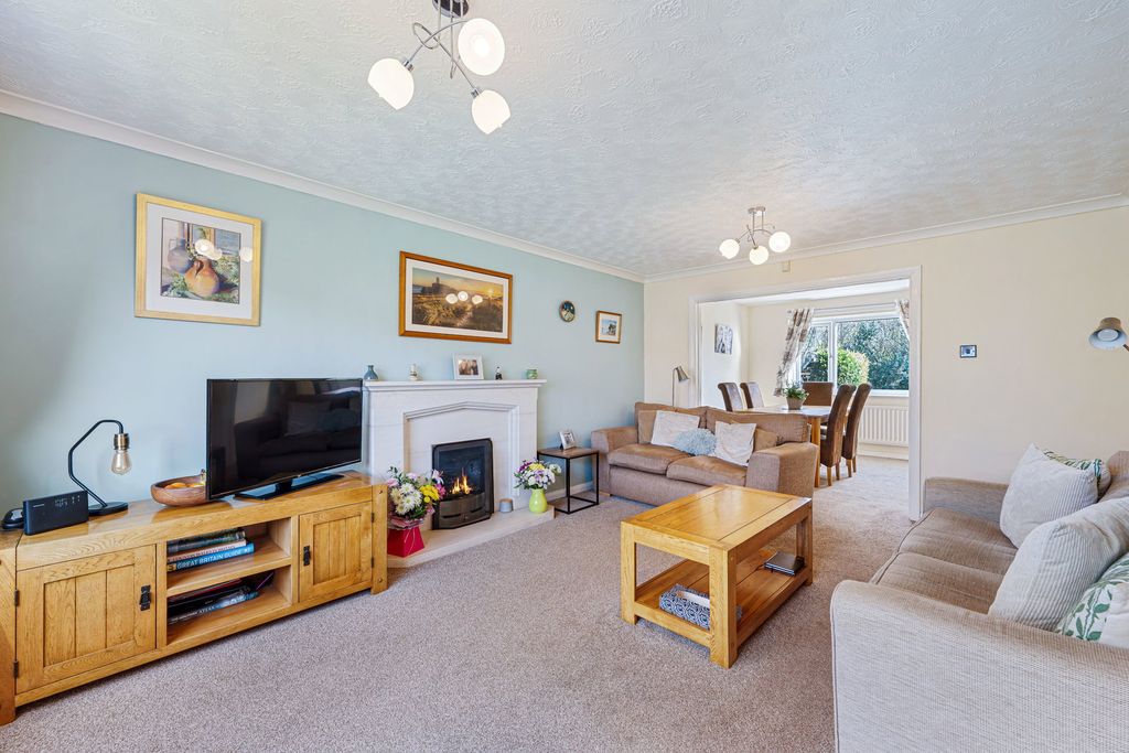 Property photo 2 of 27