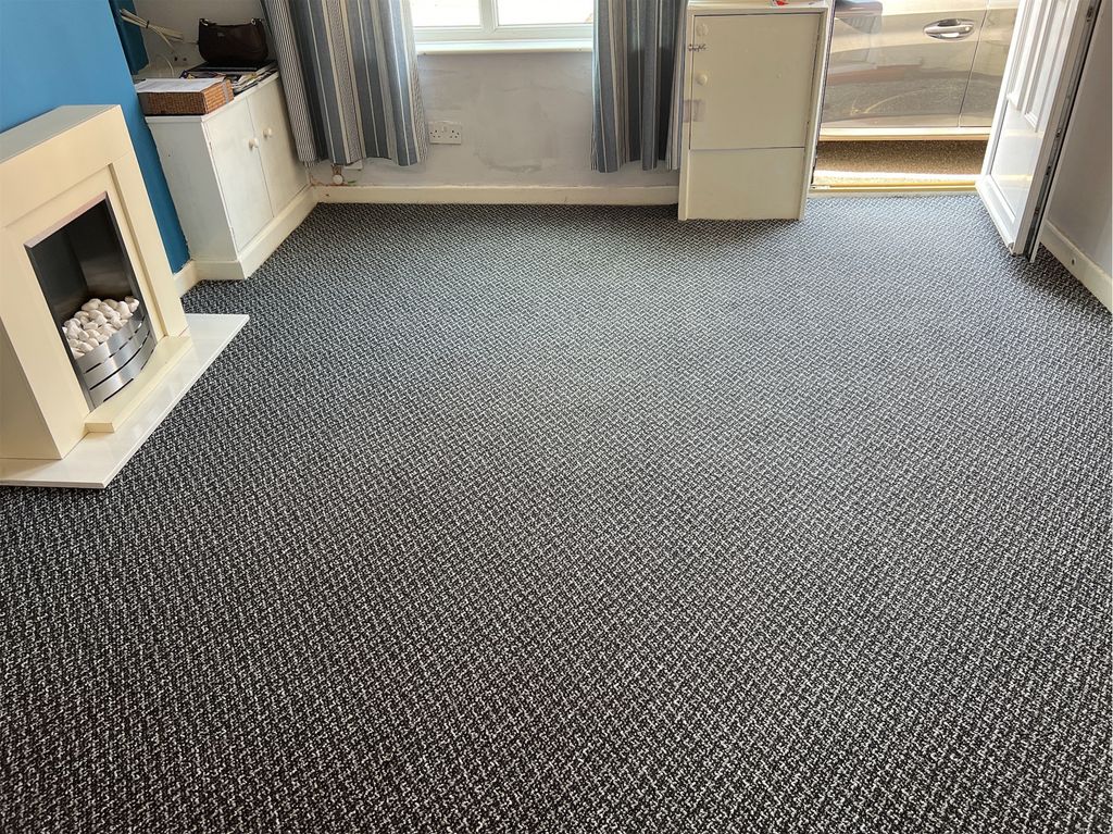 Property photo 3 of 9 Lounge