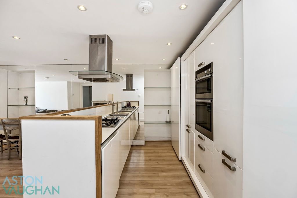 Property photo 2 of 19 5561743