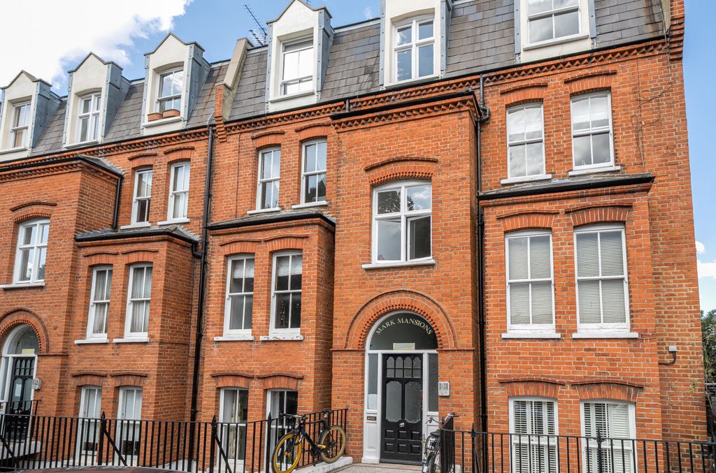 Property photo 3 of 17 1349653-1-68Bed26...
