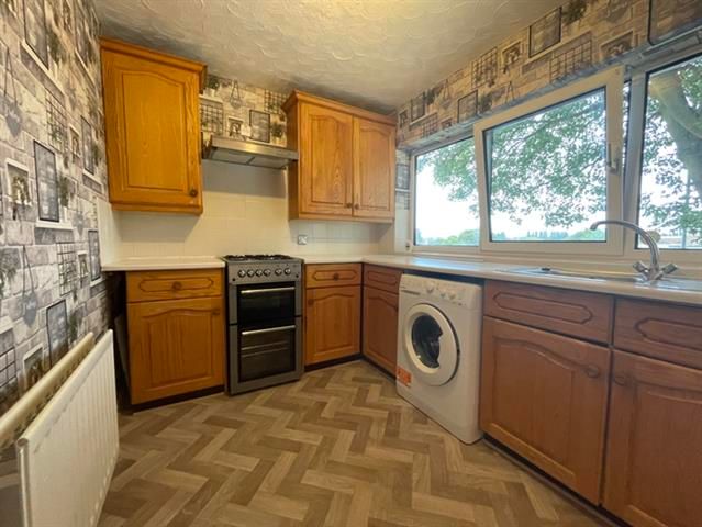 Property photo 3 of 7 Kitchen