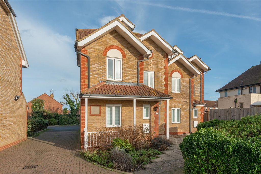 Property photo 1 of 11 Herne Bay Road, Swalecliffe, Whitstable