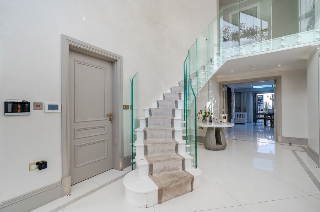 Property photo 3 of 41 1415566-35-69A9Ea...