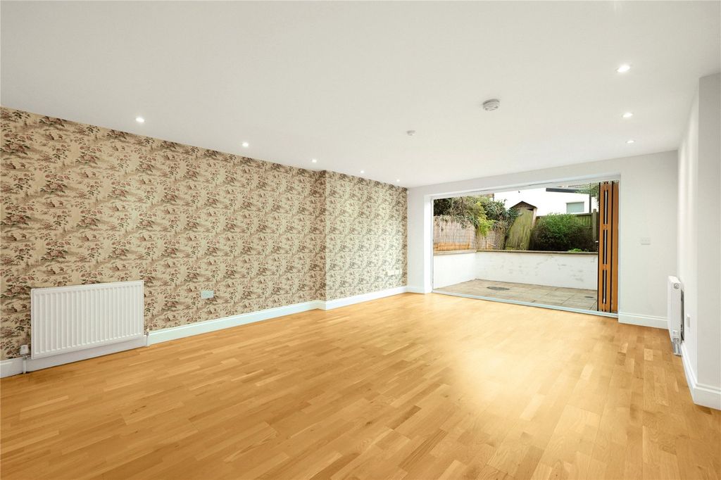 Property photo 3 of 18 Picture No. 14