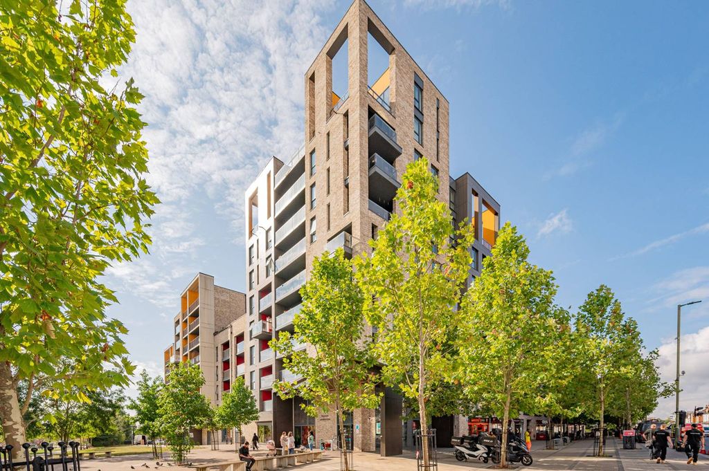 Property photo 2 of 17