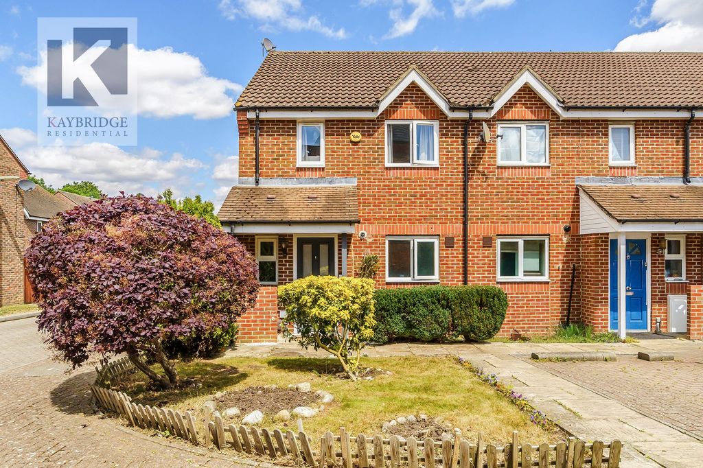 Property photo 1 of 12 Evelyn Way, Epsom - Kt19 7Dj