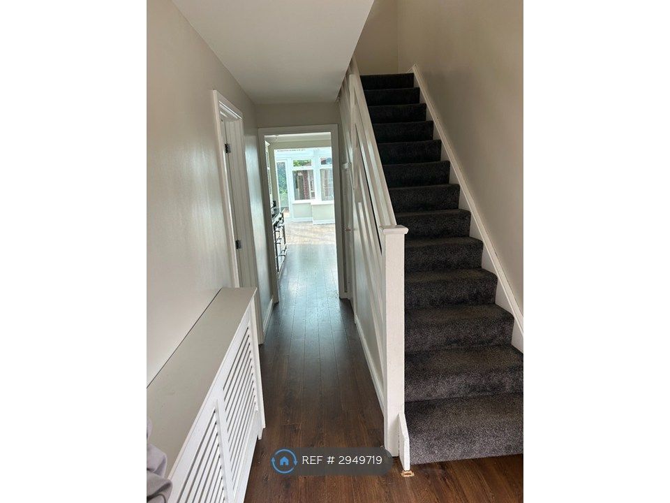 Property photo 2 of 34 Hallway
