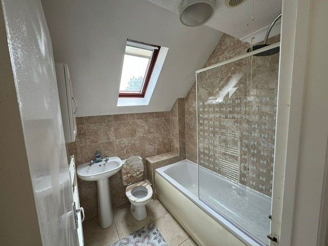 Property photo 3 of 7 Bathroom