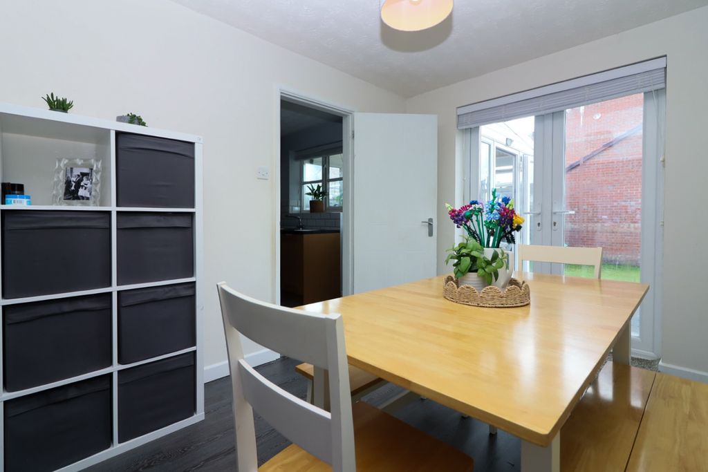 Property photo 3 of 41 Image00033