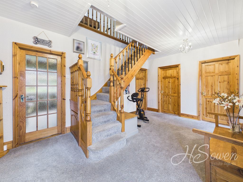 Property photo 3 of 28 Photo 23