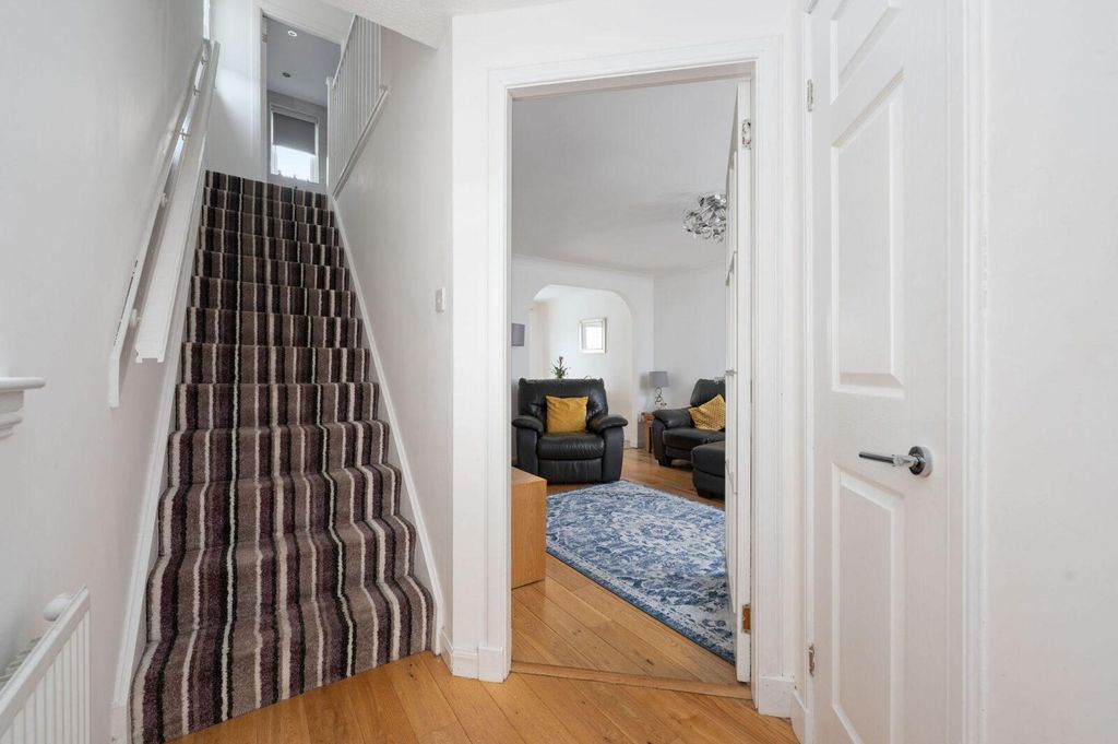 Property photo 2 of 24