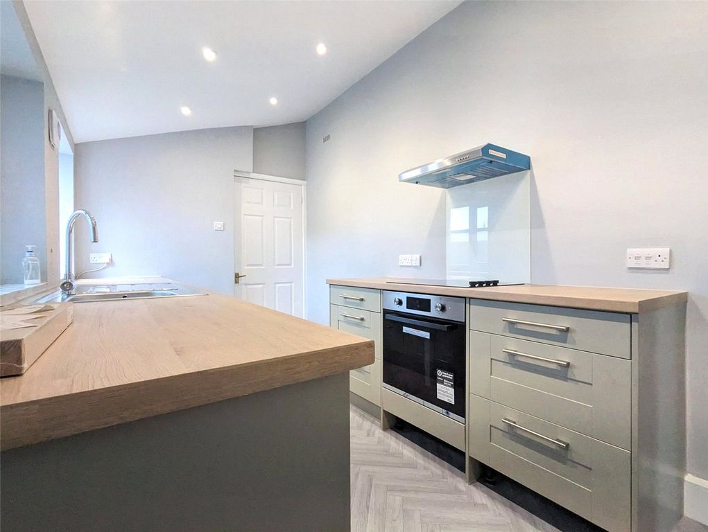 Property photo 2 of 10 Kitchen
