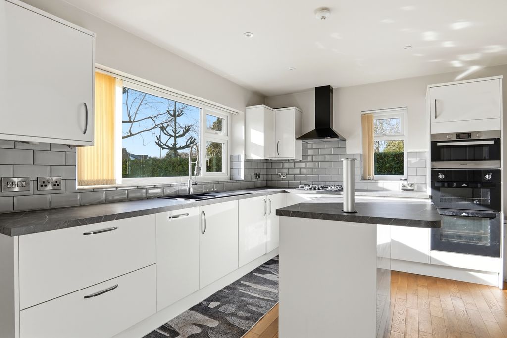 Property photo 2 of 19 Foxhillgreen009